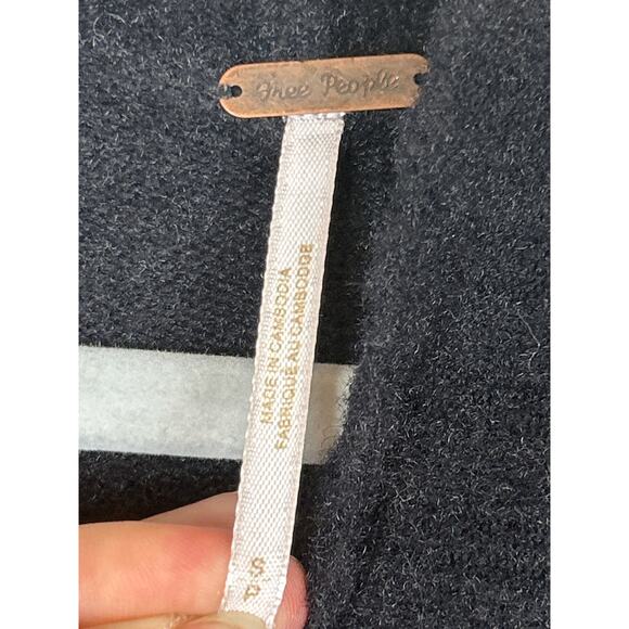 Free People Women’s S Black Long Sleeve Pullover Viscose Knit Sweater - Picture 3 of 6